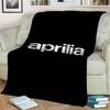 Фланелевое одеяло с принтом логотипа мотоцикла Aprilia. Модное, теплое, легкое. Для гостиной, спальни, дивана-кровати, для пикника.