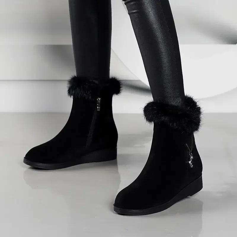 Модные черные туфли для женщин на танкетке, ботильоны с круглым носком, женские зимние сапоги, шикарные и элегантные женские сапоги из ягненка, весна-осень 2024 г.