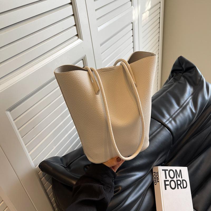 Ретро мода большая вместимость сумка женская 2025 новая осень и зима сумка-тоут для通勤 нишевая повседневная универсальная сумка через плечо