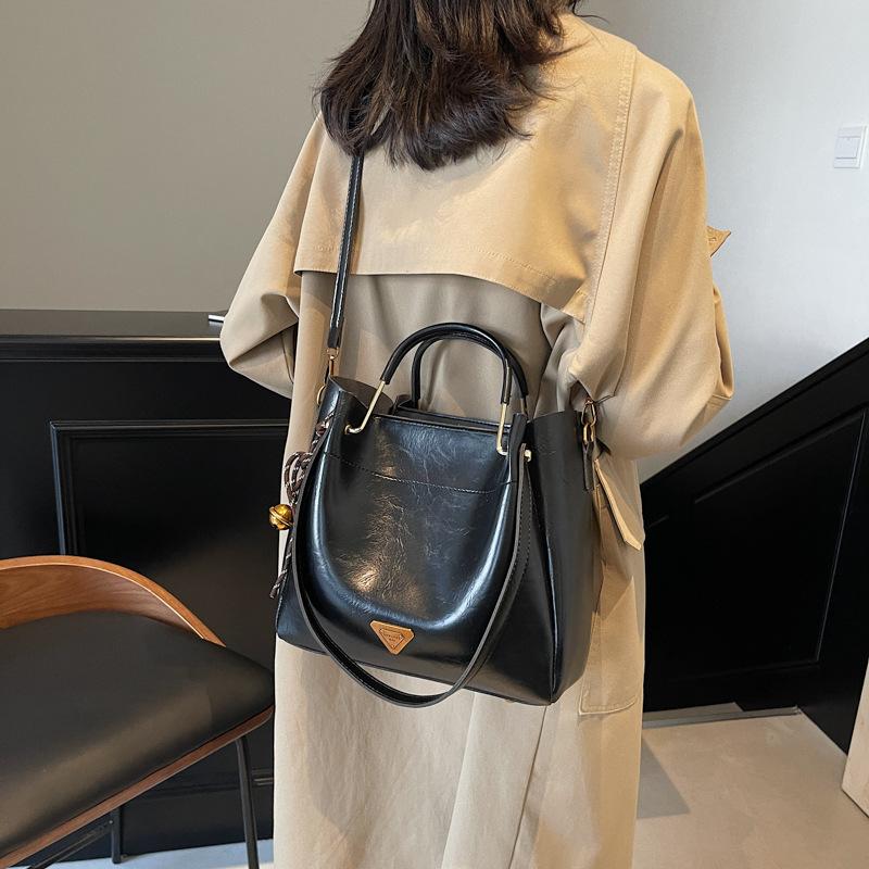 Премиальная кожа с масляной восковой пропиткой, ретро, большая вместимость, женская, 2025, новая, осенне-зимняя, для работы, на плечо, кроссбоди, сумка-ведро