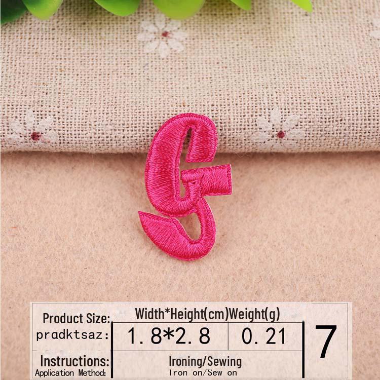 Розовая вышитая нашивка с буквами алфавита для украшения одежды