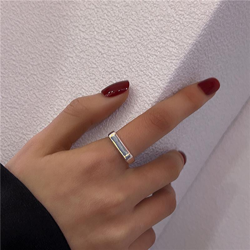 Женское высококачественное металлическое кольцо с мятой текстурой - уникальный дизайн, открытый стиль, легкая роскошь, простой, но элегантный аксессуар для широкого указательного пальца
