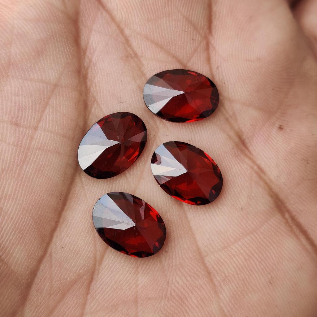 Партия россыпью цирконов, Натуральный циркон овальной огранки размером 14x10 мм, Целебная партия цирконов красного цвета.