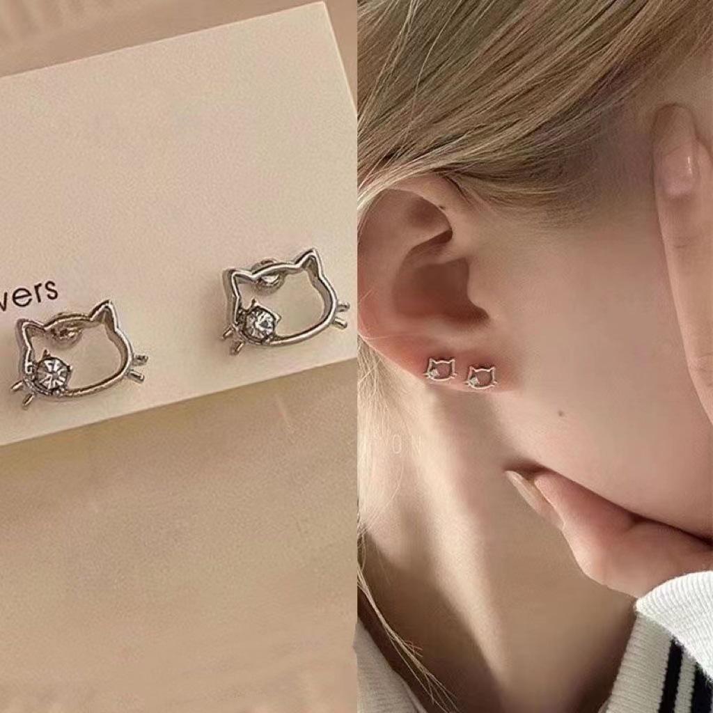 New S925 Silver Cat Stud Earrings - Cute Kitten Design for Women and Female Students