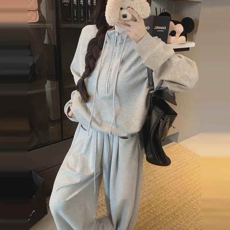 Женский повседневный осенний костюм: Комплект из двух предметов: облегающие брюки с высокой талией и свободный свитер