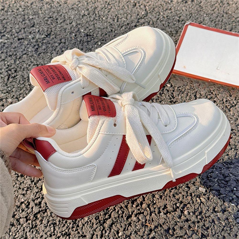 Белые туфли для женщин Весенняя новая спортивная обувь Универсальная нишевая повседневная обувь Толстая подошва Увеличивающая рост обувь для женщин