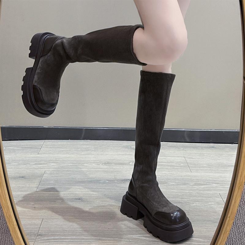 Модные высокие сапоги на платформе женские замшевые туфли на плоской подошве женские 2024 трендовые зимние дизайнерские туфли на среднем каблуке новые мотоциклетные сапоги трендовая женская обувь