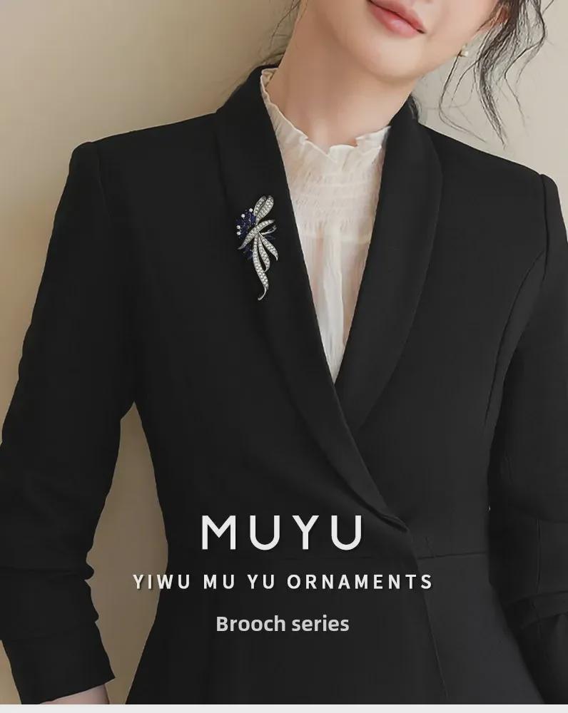 Роскошная брошь-бантик в виде цветка циркония: Стильная и универсальная булавка