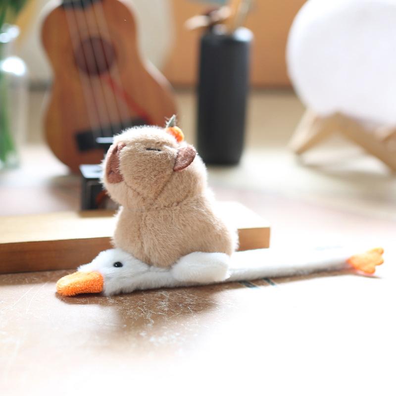 1 шт. Мультяшный милый браслет-манжета с капибарой Кавайный забавный плюшевый браслет-хлопушка с капибарой Кольцо на руку для женщин, девочек, детей, подарок