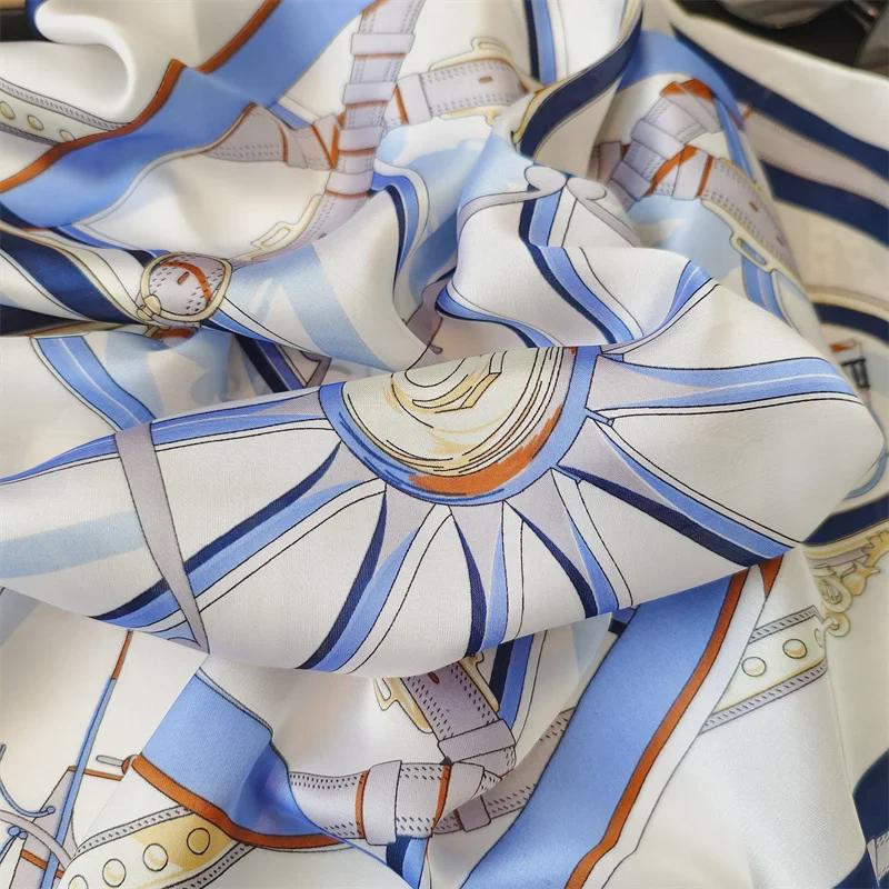 Лето 2023 года, шелковый шарф синего и белого цветов: Элегантный и универсальный квадратный шарф длиной 70 см для женщин