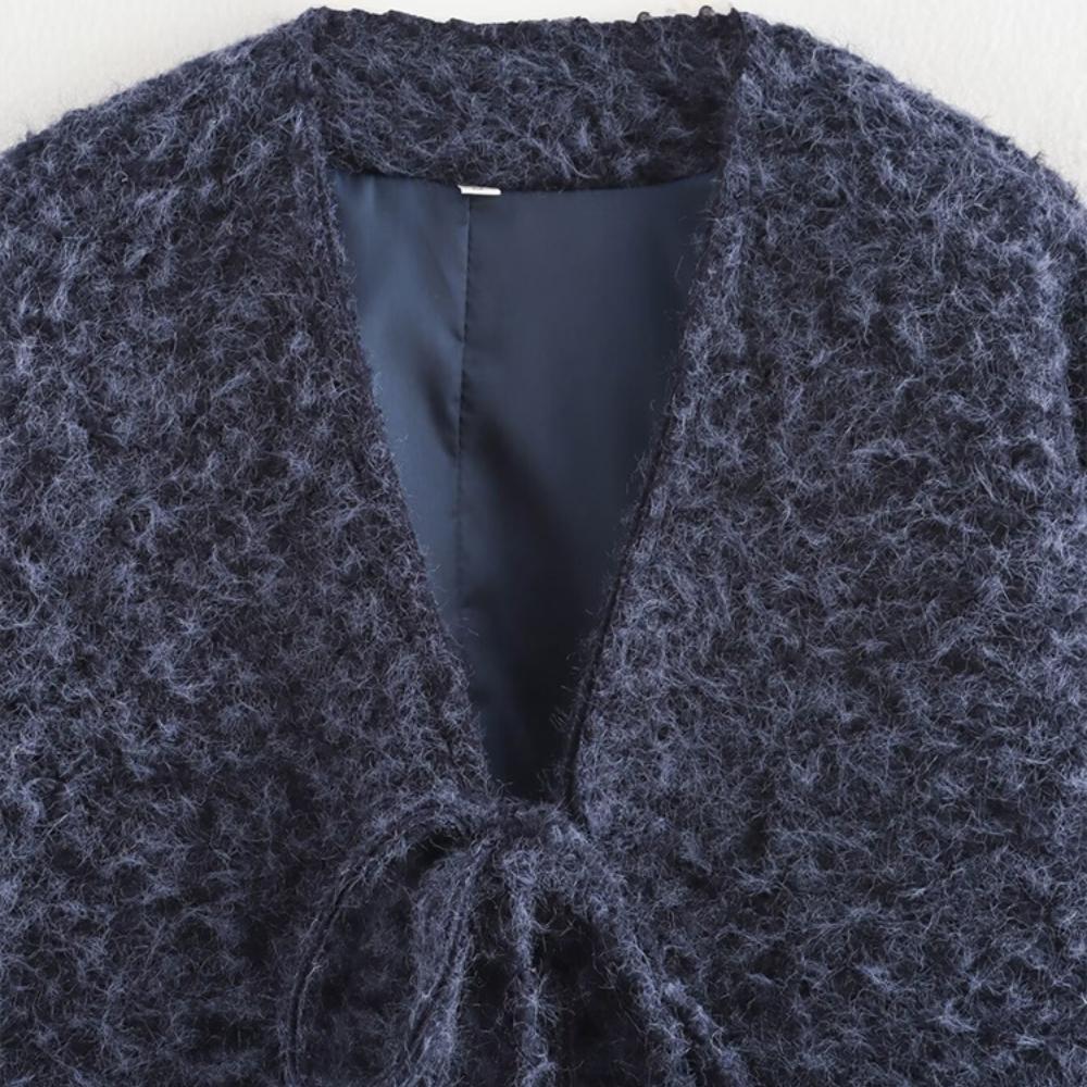 2024 новая осенне-зимняя женская одежда темперамент универсальный V-образный вырез с длинными рукавами шнуровка кардиган свободный плюшевый фактурный жакет топ