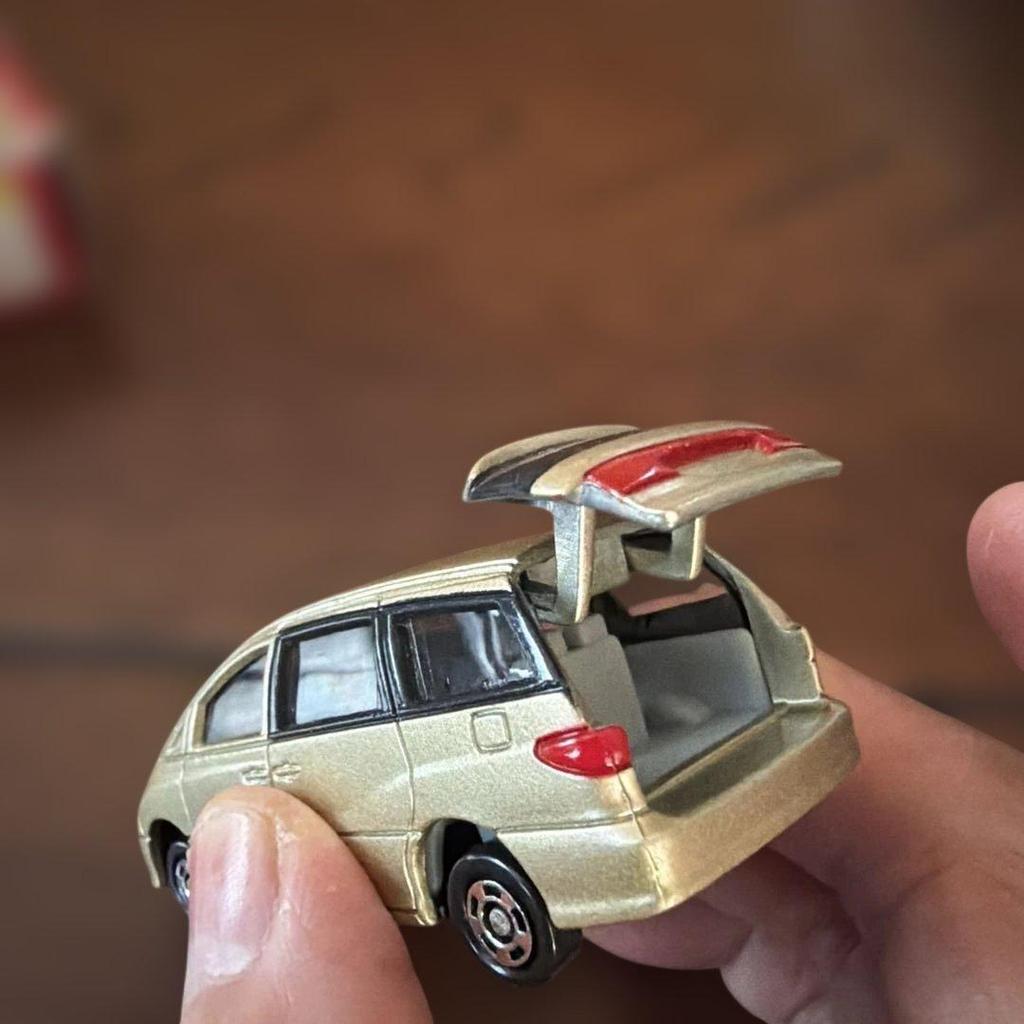 Б/у Tomica №99 Toyota Estima первая лимитированная серия