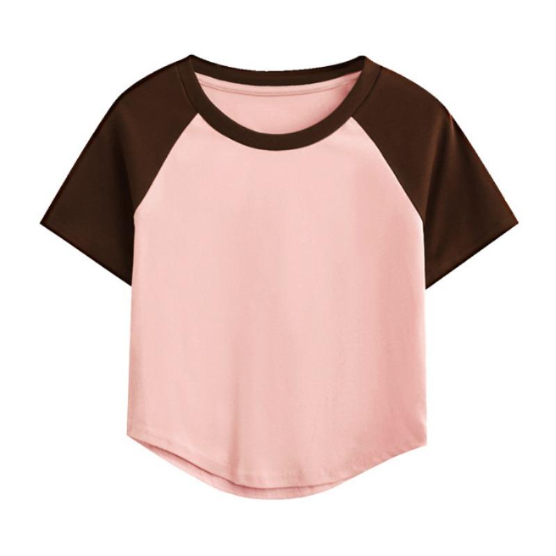 Короткая футболка контрастного цвета из двух частей, облегченного кроя с короткими рукавами