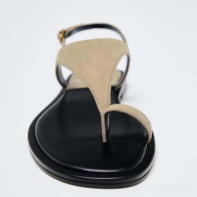 Римские ретро женские сандалии на плоской подошве 2025 лето новая повседневная обувь с креплением на палец на низком каблуке удобные для ходьбы женские сандалии