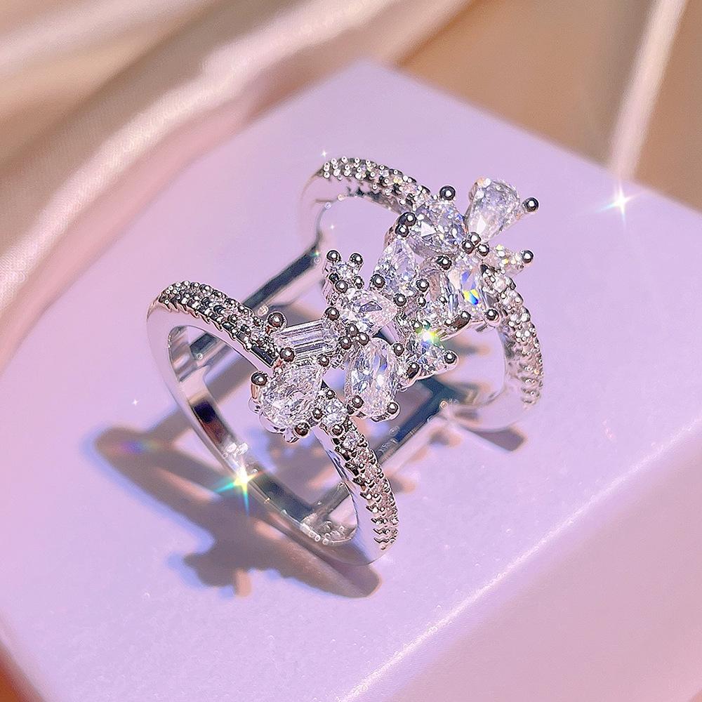 Silver New Flower White Zircon BlingBling Geometric Ring Ladies Party Birthday Fashion Jewelry Gift