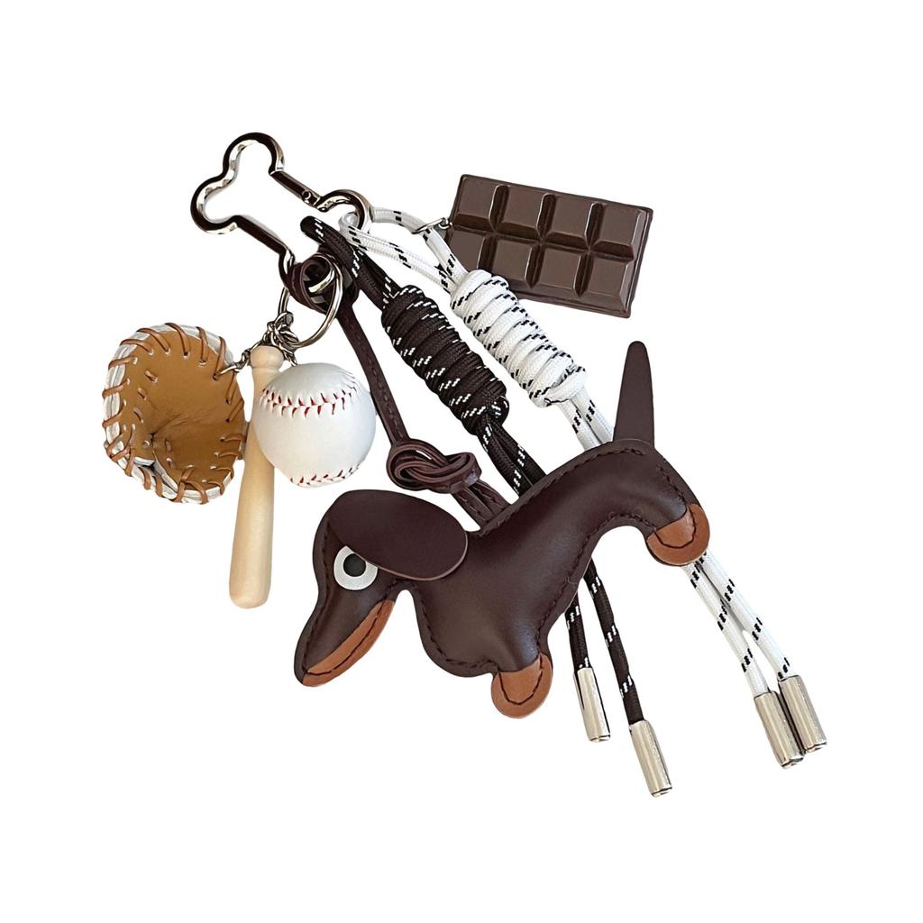 Винтажный брелок для ключей с собакой таксой Уникальные стили Прочные ПУ материалы Элегантный шарм для украшения сумки и ключей Ежедневное использование