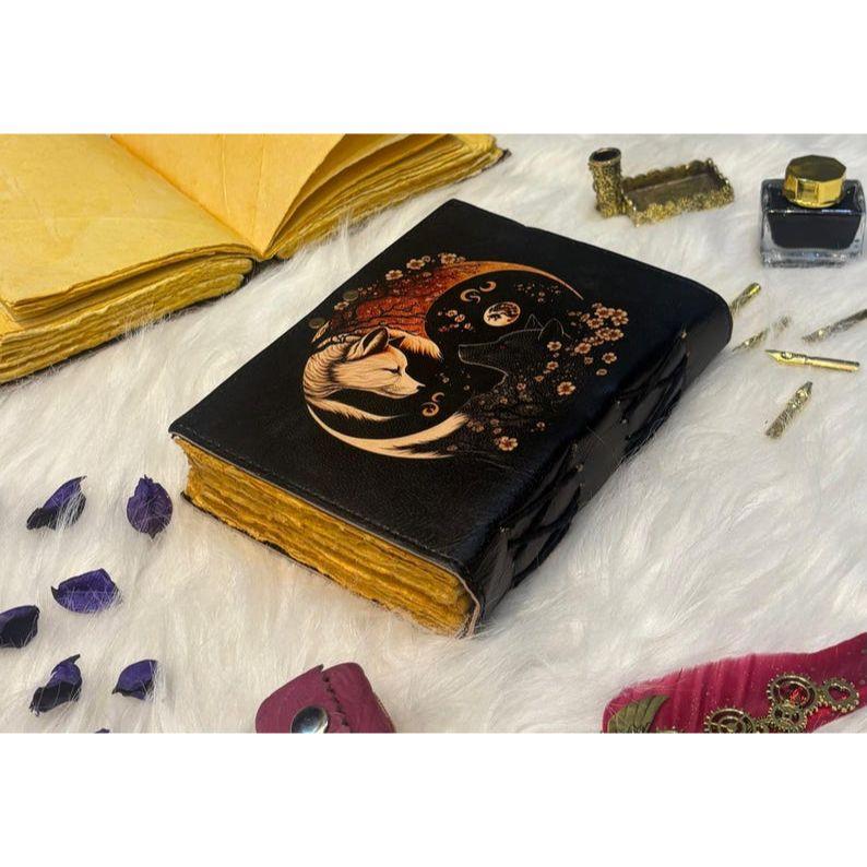 Кожаный блокнот Лесной Лис – Винтажный дневник ручной работы с осенними цветами и бумагой с рваным краем, античный замок – Журнал-гримуар – Книга теней