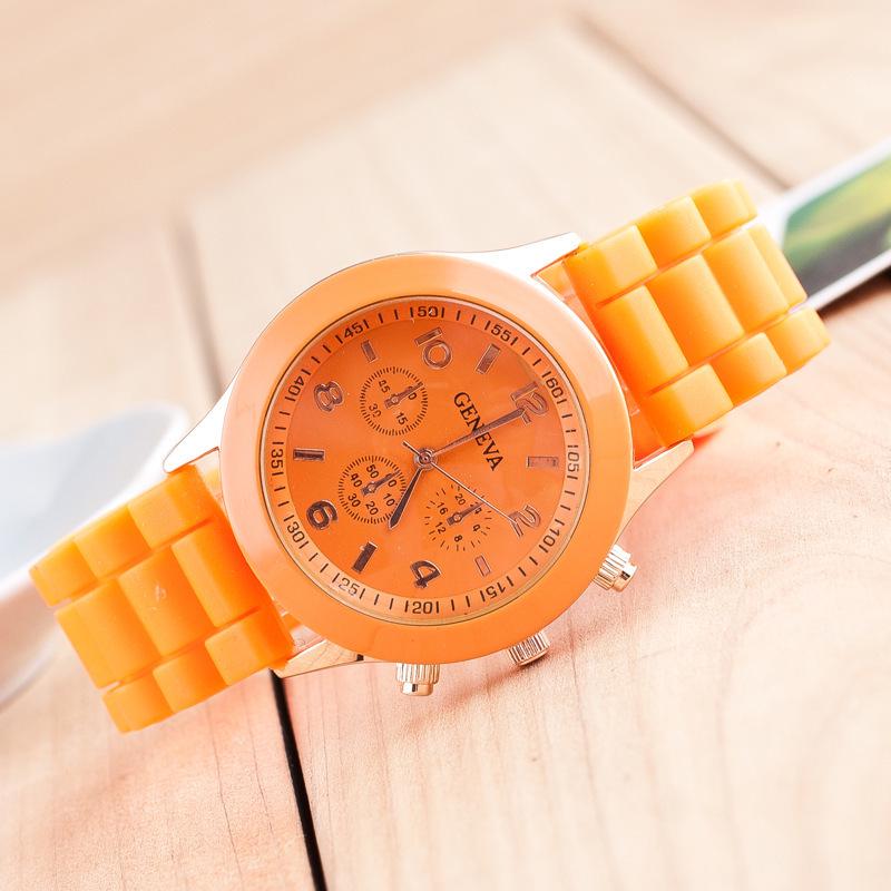 New Simple Silicone Brand Casual Quartz Watch Women Crystal Silicone Geneva Watches Wrist Watch for Girl