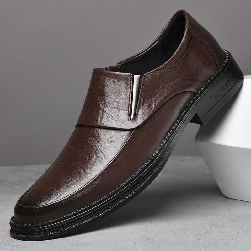 Мужская обувь 2025 лето новая мужская обувь в стиле джентльмена легкая роскошь водонепроницаемая на одной педали легкая с острым носком с увеличением роста повседневная кожаная обувь