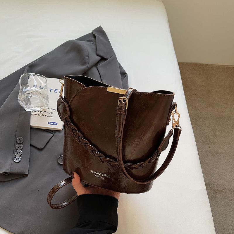 Premium Sense Niche Bag Women's Autumn and Winter 2025 New Retro Shoulder Messenger Bag Fashionable Women's Bucket Bag