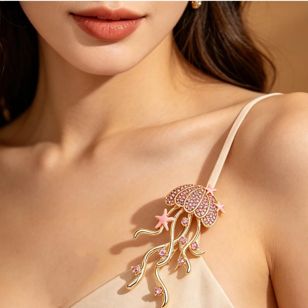 Sparkling Rhinestone Breast Pin Zinc Zinc Alloy Sea Life Pins New Jellyfish Brooches Women