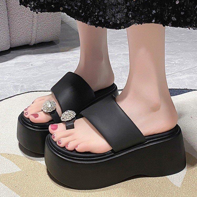 Thick-soled Set of Toes Internet Celebrity Slippers Women's Super Fire Wear 2025 New Summer High-end Small Rhinestone Sandals Drag