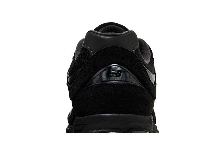 New Balance 2002R Тройной черный замшевый
