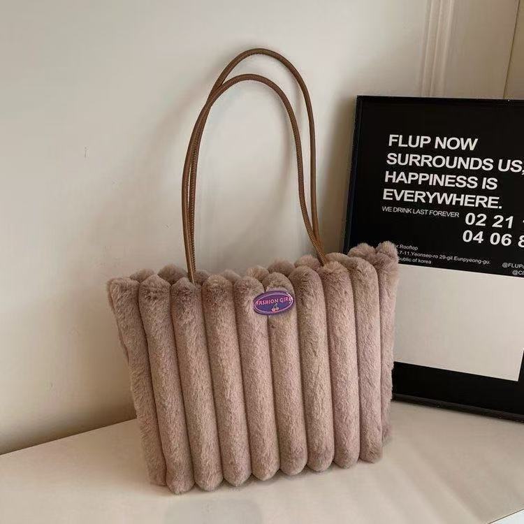 New Sweet Plush Tote Bag for Women, Large Capacity Fashion Handbag, Cute Furry Shoulder Bag for Daily Commute and Shopping KTB