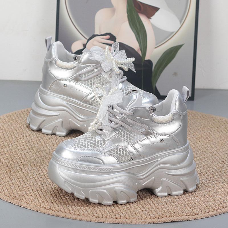 Мода 11 см Воздушная сетка Микрофибра Кожа Высокий бренд Удобные Массивные Кроссовки Шнуровка Обувь Сандалии Женщины Платформа Танкетка Мода Лето