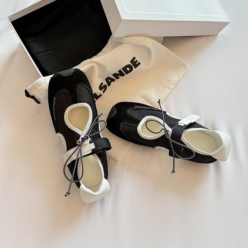 Французские туфли Мэри Джейн с мелким вырезом женские 2025 лето новая кожа полые спортивные повседневные модные балетки