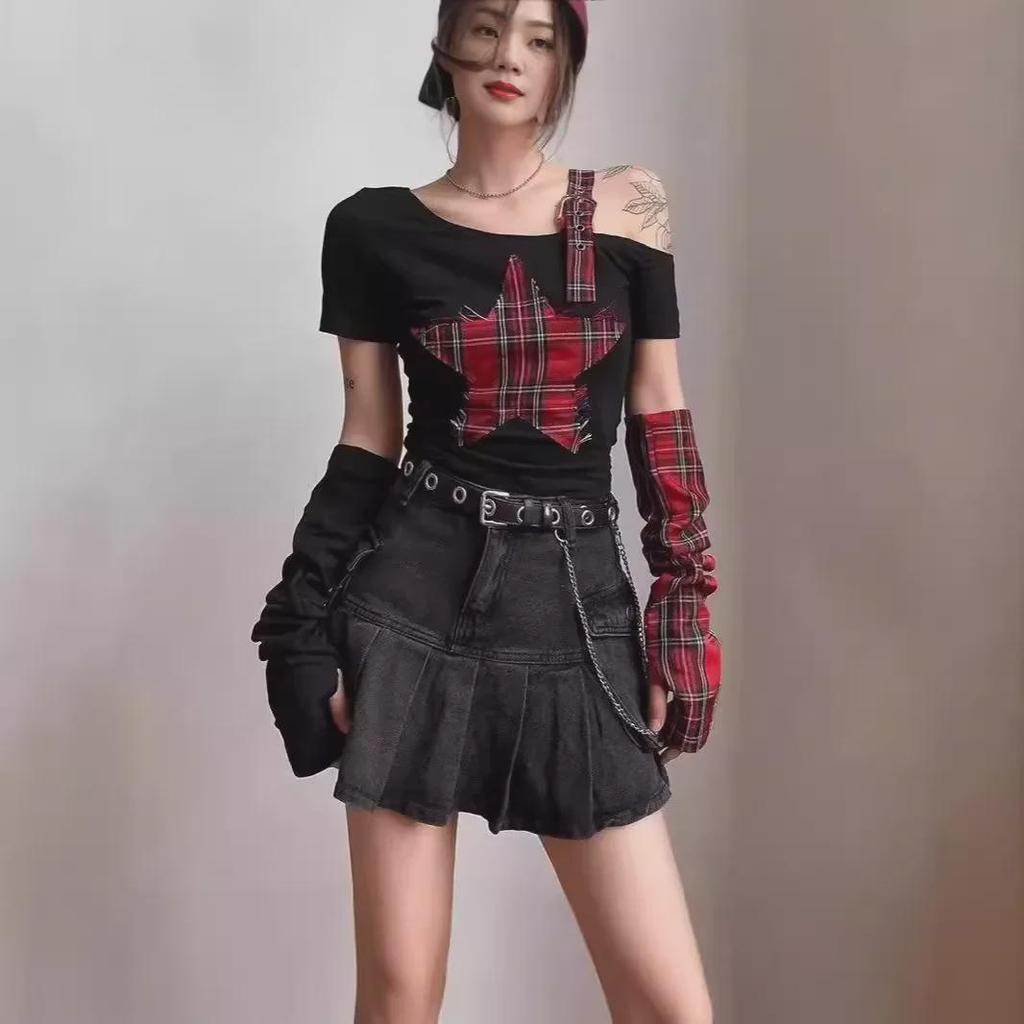 Лето 2024 г., черно-серая плиссированная джинсовая юбка с высокой талией — облегающий, универсальный, модный дизайн.