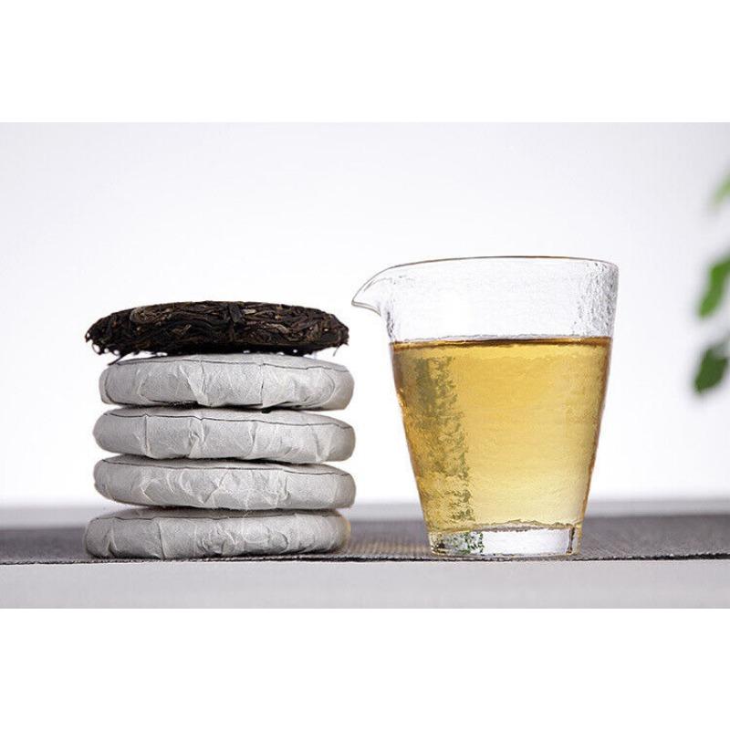 Чай Юньнань Пуэр 50 г Маленький сырой чайный торт Иу Чай с большим деревом