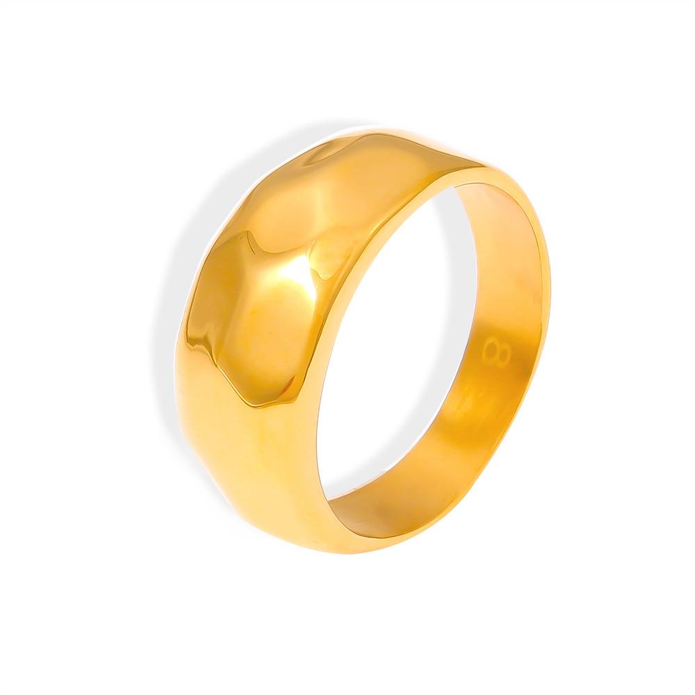 Кольцо с неровным ромбом и гладким узором «Ниша» с дизайном «Холодный ветер» из титановой стали с покрытием из 18-каратного золота