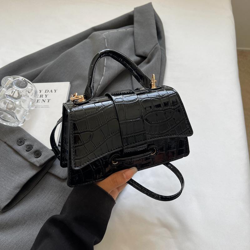 Простая новая женская сумка 2024 года, летний тренд, простая портативная маленькая квадратная сумка, персонализированная модная повседневная сумка-мессенджер через плечо