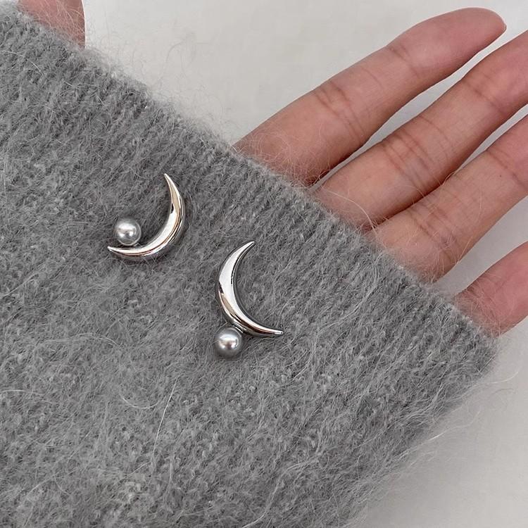 Серебряные асимметричные серьги-полумесяц с жемчугом, изысканные японские и корейские ушные гвоздики для девушек, невидимые и безболезненные клипсы для женщин