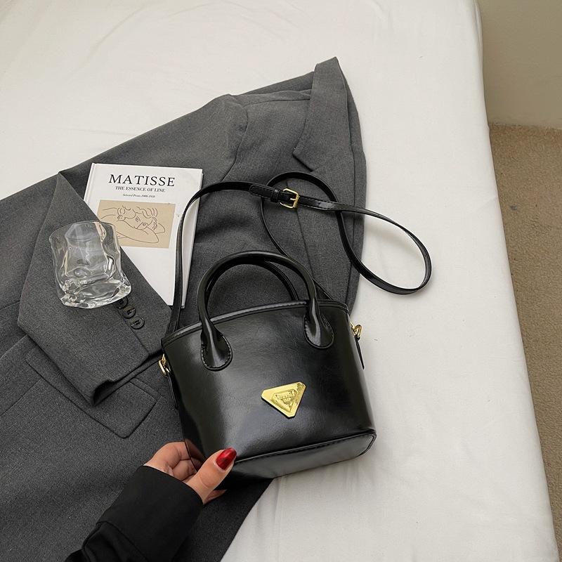 Популярная в этом году ретро-сумка женская большой вместимости 2025 новая весенне-летняя повседневная сумка-мессенджер портативная сумка-ведро