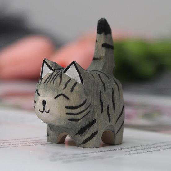 Деревянная резная фигурка кошки, ручная резьба по дереву, художественная статуэтка котенка, маленькая скульптура животного, украшение для домашнего офиса, рабочего стола, орнамент
