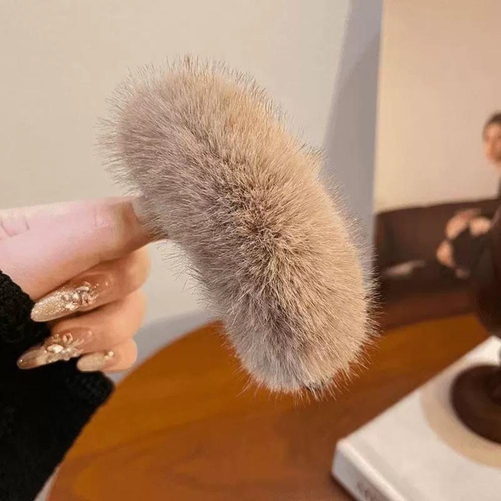 Winter Furry Small Twist Clip Girls Plush Hair Clip Plastic Acrylic Twisted Hair Claw Women Hair Accessories