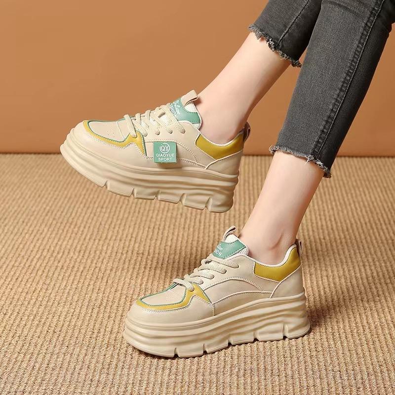 Новые весенние туфли для маффинов на толстой подошве, корейская версия, универсальная повседневная женская спортивная обувь одинакового цвета, удлиняющая спортивная обувь