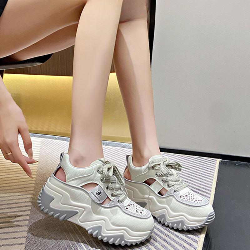 Настоящие кожаные дышащие сандалии Daddy, женские дырчатые туфли, летняя новая толстая подошва, увеличенная за счет повседневной спортивной обуви