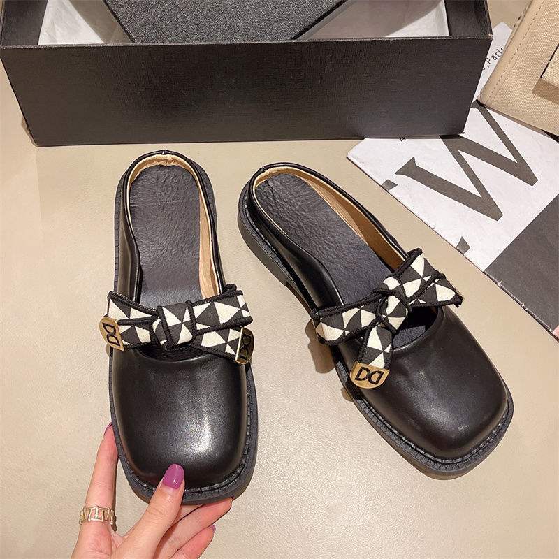 Ретро британский стиль туфли Мюли женские 2025 новые на плоской подошве универсальные милые с бантом темпераментные с закрытым носком полушлепанцы тренд