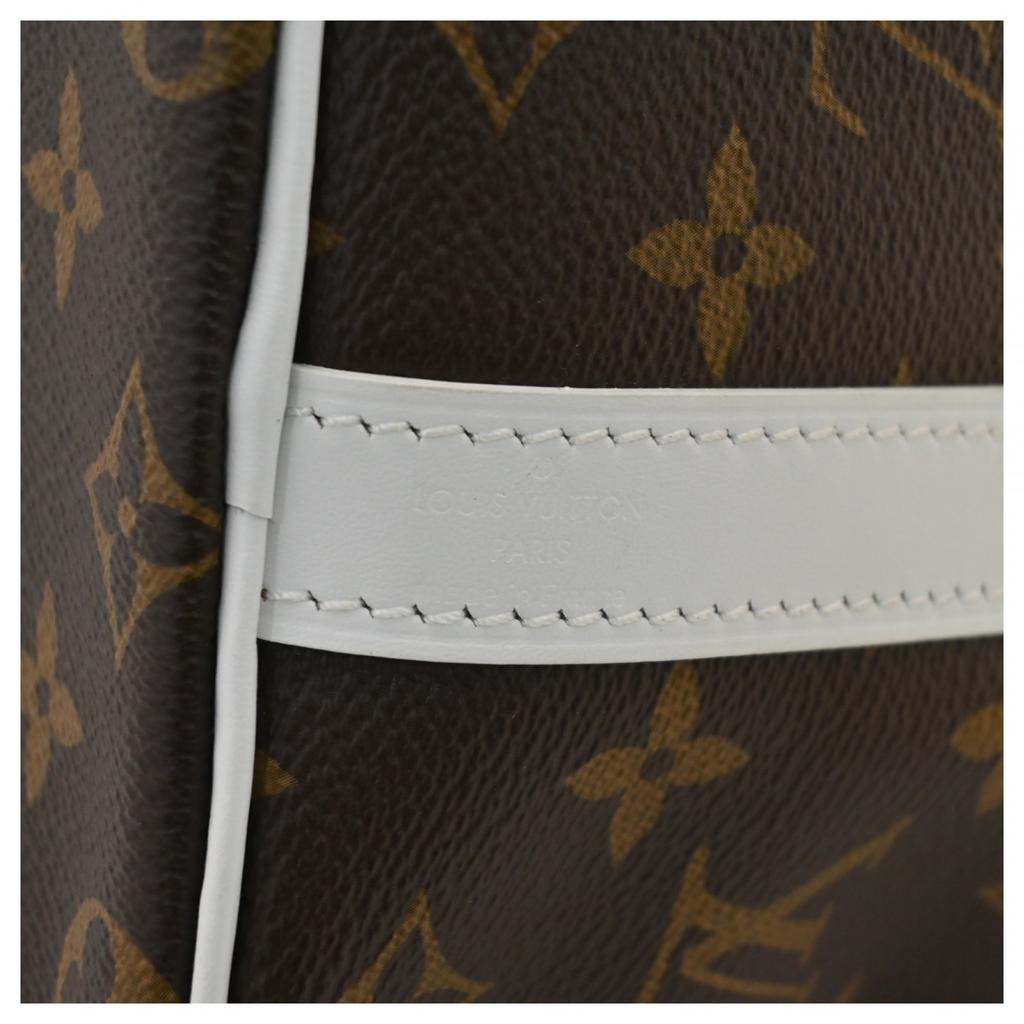 Подержанная кожаная женская сумка CELINE