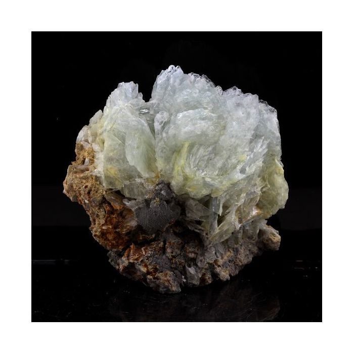 Pierres et Minéraux. Baryte. 470.50 ct. Le Mas Mine, Soyons, Ardèche, France.