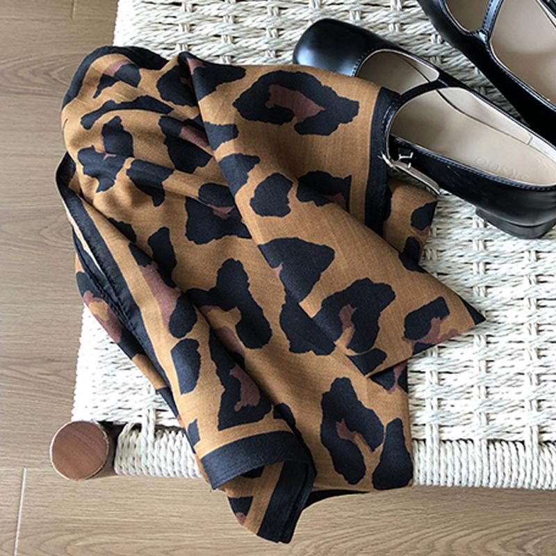 Retro Leopard Scarf Silk-Like 70Cm Ladies All-Match Elegant Square Scarf