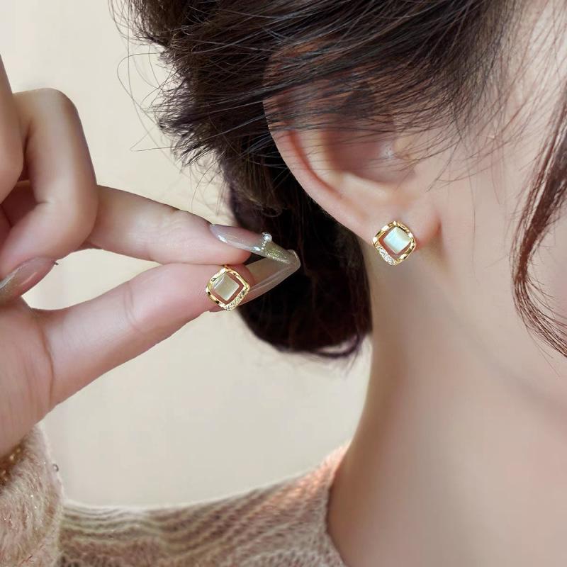 Trendy Korean Cat's Eye Stone Square Stud Earrings - Light Luxury High-End Geometric Design for Women