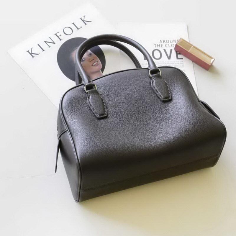 2025 New Genuine Leather Women's Bag Head Layer Leather Pillow Bag Bowling Bag Handheld Single Shoulder Cross Border Bag