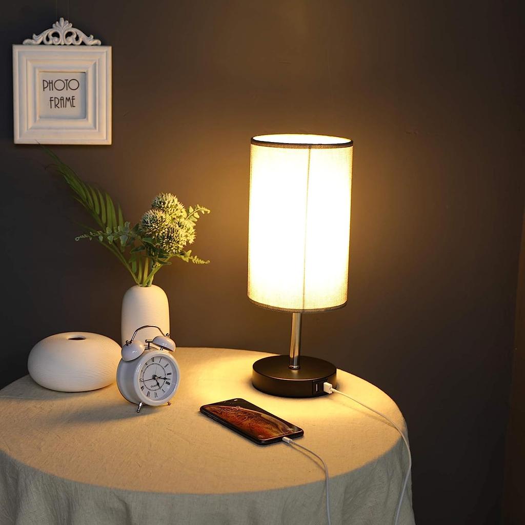 Прикроватная лампа, настольная лампа с USB-портом для зарядки, небольшая настольная лампа с 3 цветовыми режимами, настольная лампа для спальни с серым тканевым абажуром.