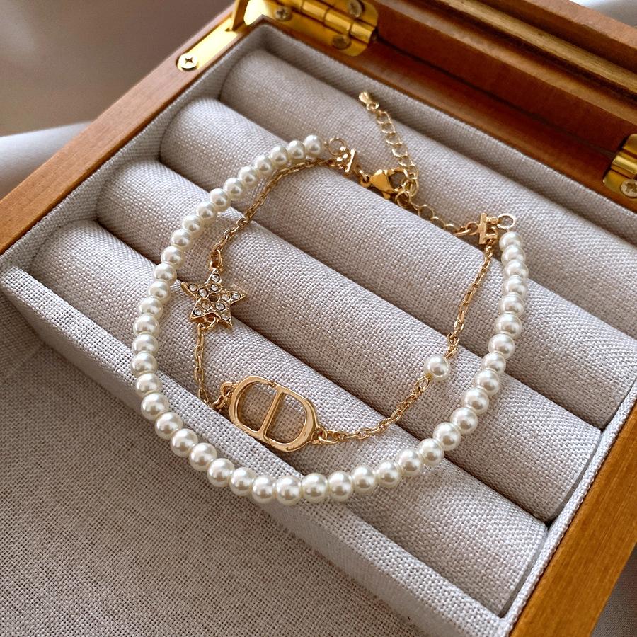 Корейская версия жемчужного ожерелья с буквой CD, инкрустированной бриллиантами, 2025 года, новое двухслойное многослойное браслетное украшение
