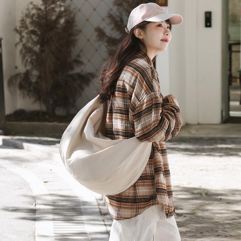 Large Capacity Fashion Dumpling Bag Women's Japanese 2025 Summer New Simple Shoulder Bag Niche Design Messenger Bag