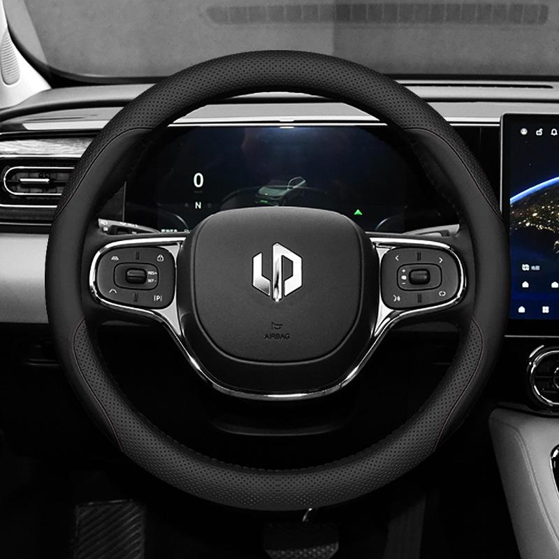 Чехол на руль Leapmotor C11/C01: Ультратонкая кожа, Аксессуар для модификации интерьера на все сезоны.